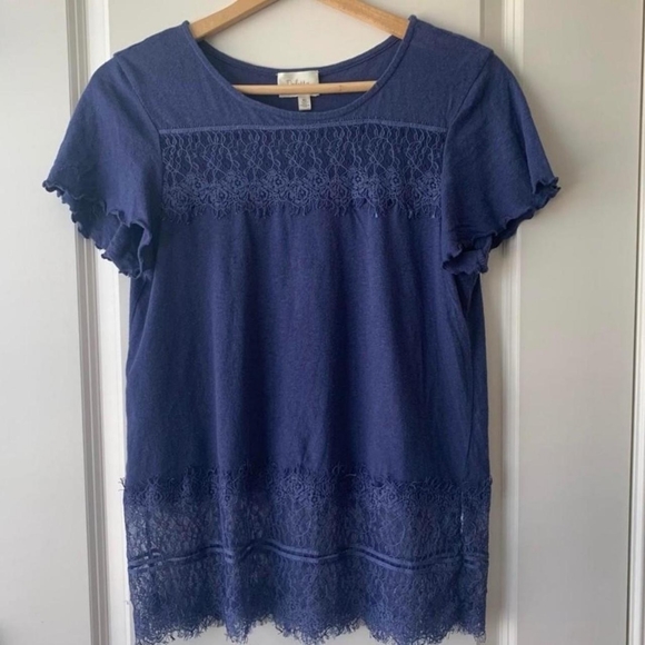 Blue Linen and Lace Top - Picture 2 of 4